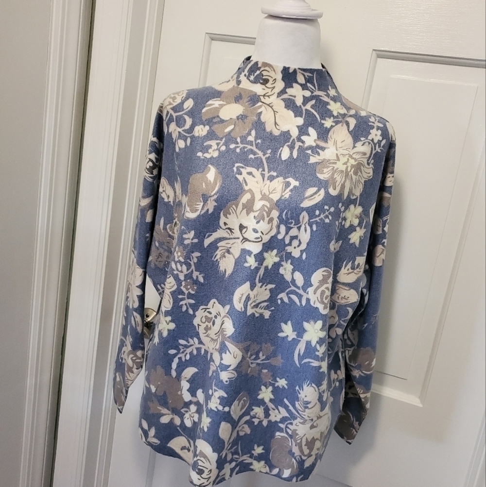 NWT Vila Milano by Sioni Blue Floral Print Dolman Sleeve Sweater Size Large